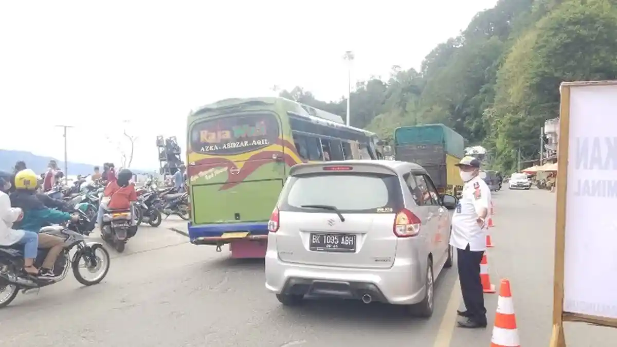 Antisipasi Kemacetan, Lalu Lintas di Kota Wisata Parapat Terapkan Sistem One Way