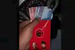 VIRAL-Video-Bagi-bagi-Amplop-Berlogo-PDIP-di-Masjid-Isi-Uang-Tunai-Rp300-Ribu-Netizen-Berang.jpg