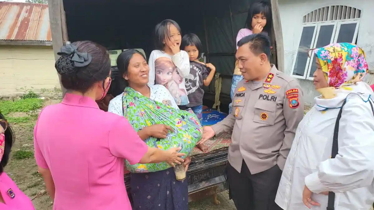 Temui Warga Korban Gempa di Taput, Kapolda Sumut Siapkan Tim Trauma Healing