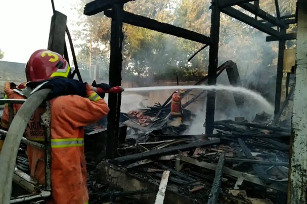 Gudang Mebel di Kudus Terbakar, Api Sempat Merembet ke Kantor PCNU