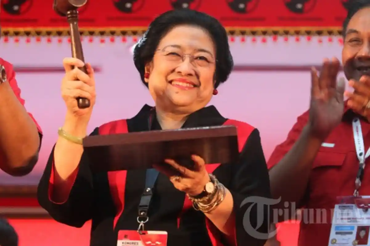 Megawati Sindir Fenomena di Masyarakat: Ibu-ibu Beli Baju Baru, tapi Antre Minyak Goreng, Why?
