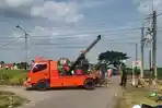 mobil-Toyota-Etios-tertabrak-kereta-api.jpg