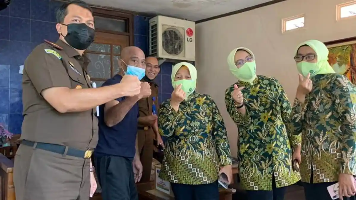 Peringati HBA ke-61 dan HUT IAD, Kejari Kota Semarang Bagi Paket Sembako ke Warga Terdampak Covid-19