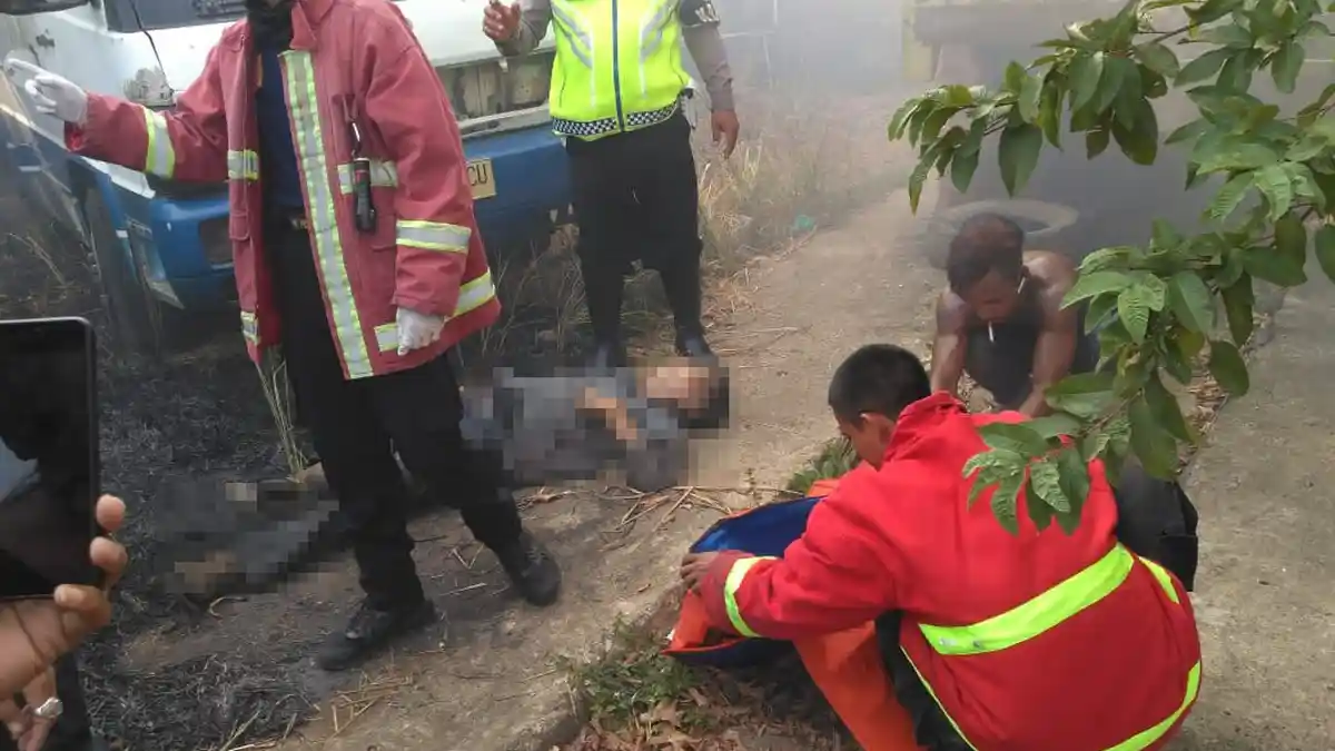 BREAKING NEWS - Bakar Sampah, Pemilik Lahan Tewas Kehabisan Oksigen