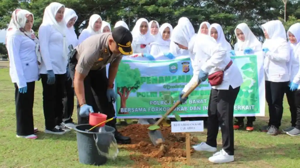 Hijaukan Lingkungan, Mapolres Abdya Tanam  780 Pohon Berbagai Jenis