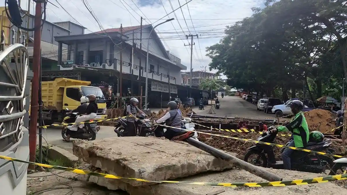 Proyek Drainase Jalan Pasundan-KS Tubun Samarinda Ciptakan Macet, Pengendara Banyak Menerobos