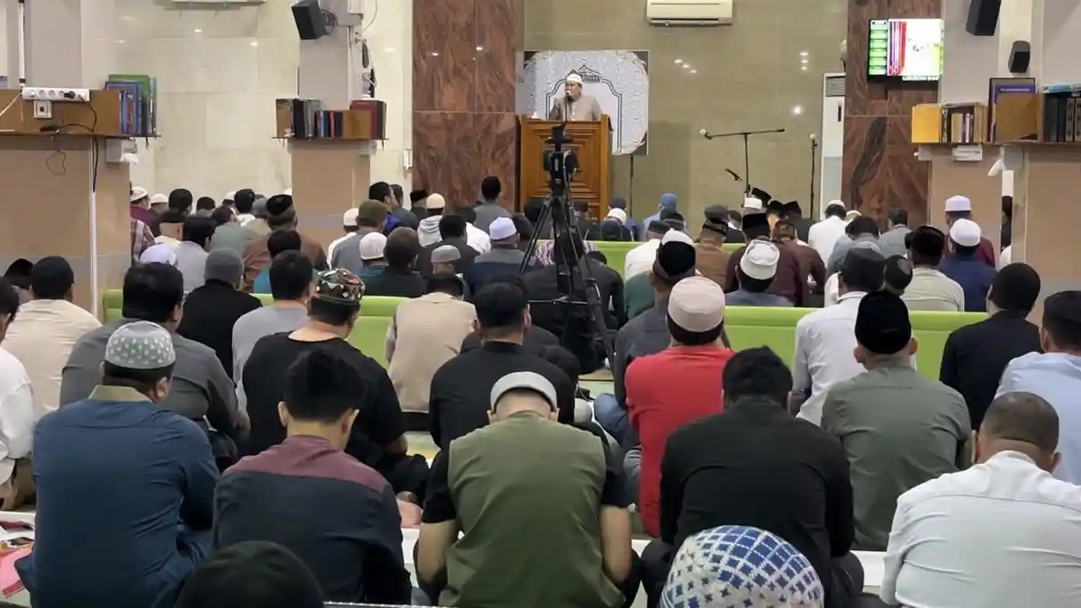 Ustadz Riza Rahman Sampaikan Khutbah Pembuka Malam Ramadan di Masjid Al ...