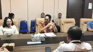 Rektor-Undana-Jefri-S-Bale-saat-berada-di-ruang-rapat-rektorat-Universitas-Nusa-Cendana-Undana.jpg