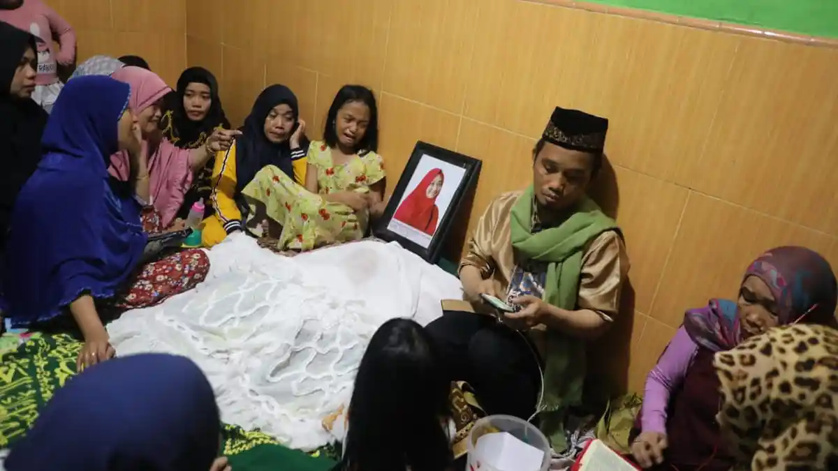 Istri Ustad Maulana Meninggal Dunia, Tonton Live Streaming dari Rumah Duka, Banyak Pejabat