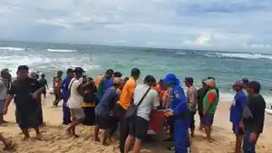 Evakuasi-3-korban-terseret-ombak-Pantai-Drini.jpg