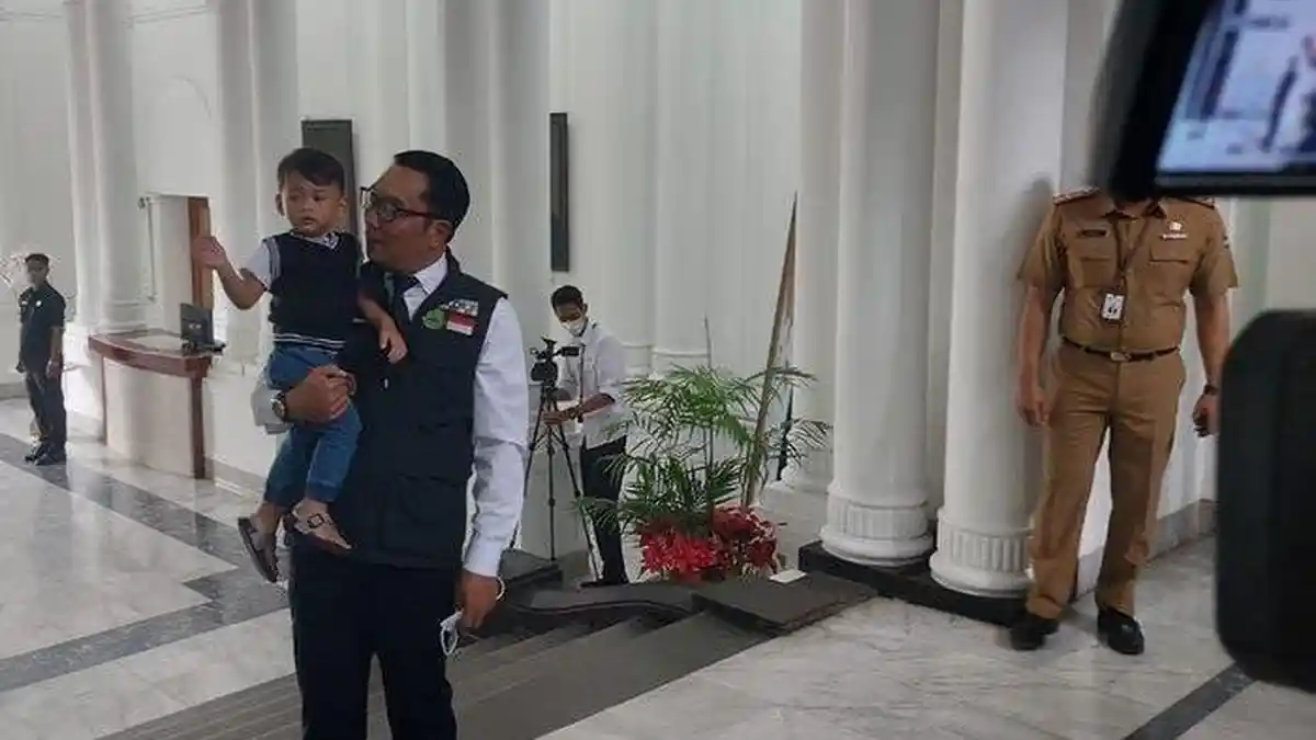 Arkana Bikin Ridwan Kamil Semangat Bekerja di Hari Pertama, Warga Antre Takziah Untuk Eril