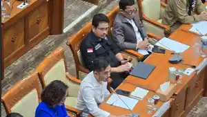 Amsal-Sitepu-di-Rapat-DPR_1.jpg