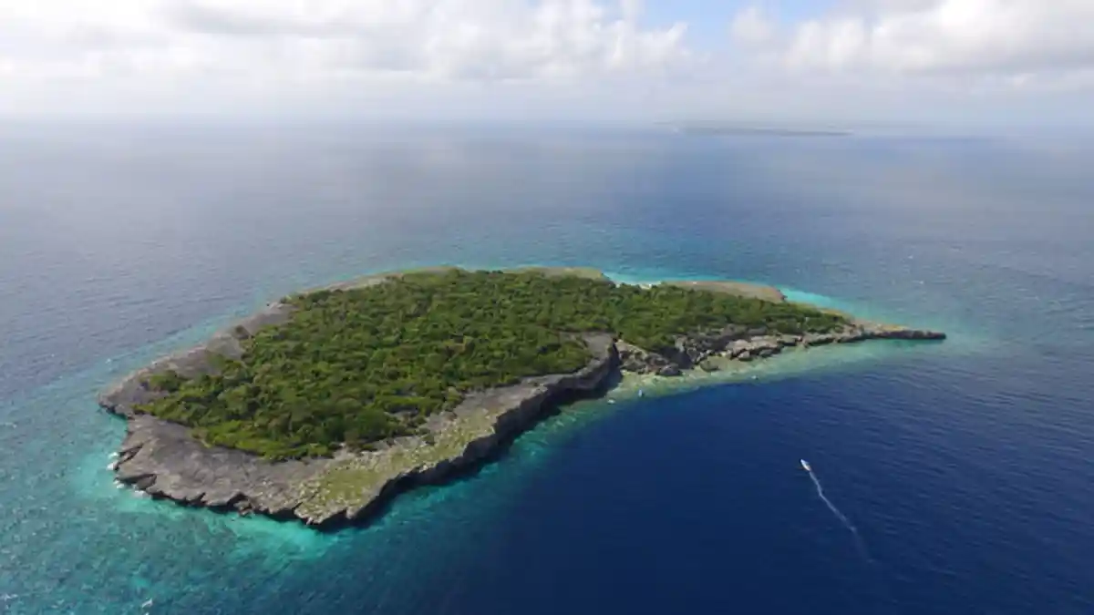 Belum Lengkap Nikmati Pantai Bira Jika Tak Kunjungi 2 Pulau Ini - pulau-kambing-bulukumba_20171113_203602.jpg