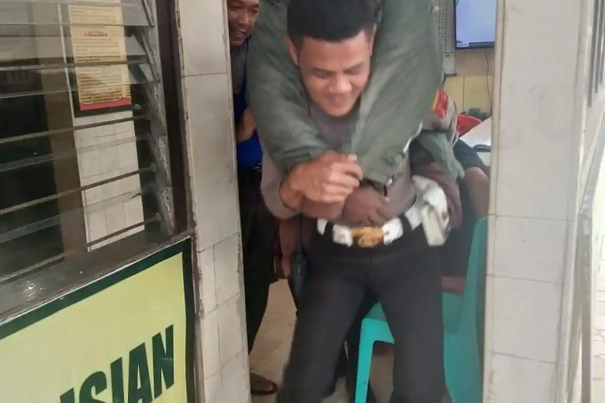 Kecelakaan di Maros, Korban 'Amputasi' Digendong Kanit Patroli ke Puskesmas Bantimurung