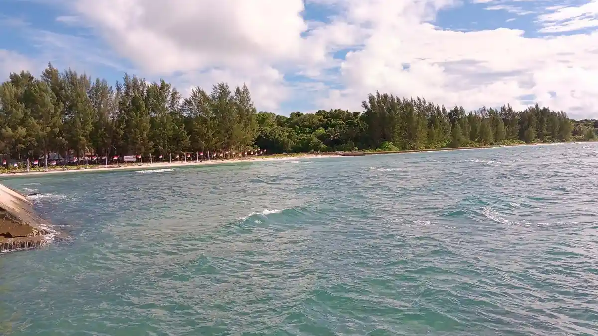 Punya Pasir Putih Eksotik, Begini Keindahan Pulau Fani Raja Ampat