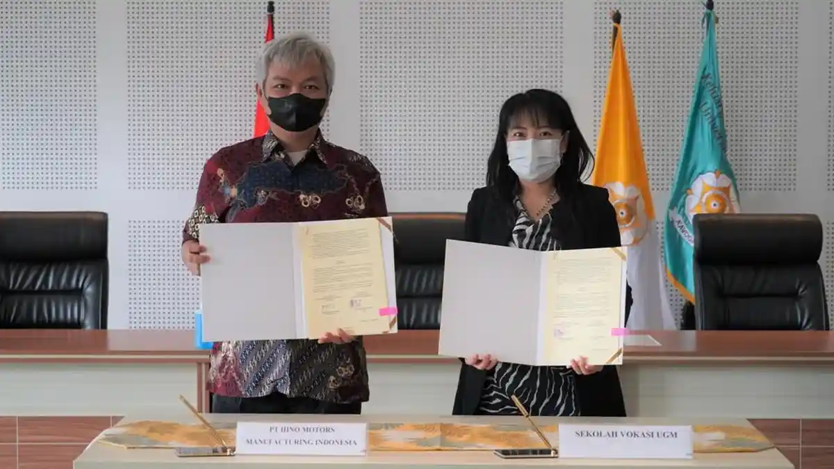 Sekolah Vokasi UGM dan Hino Motors Jalin Kerja Sama  