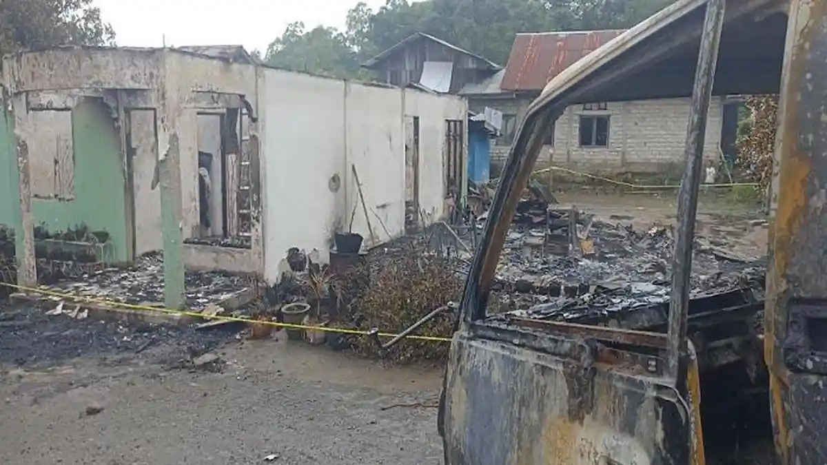 Bupati Manggarai Timur Agas Andreas Tinjau Langsung Korban Kebakaran di Mano