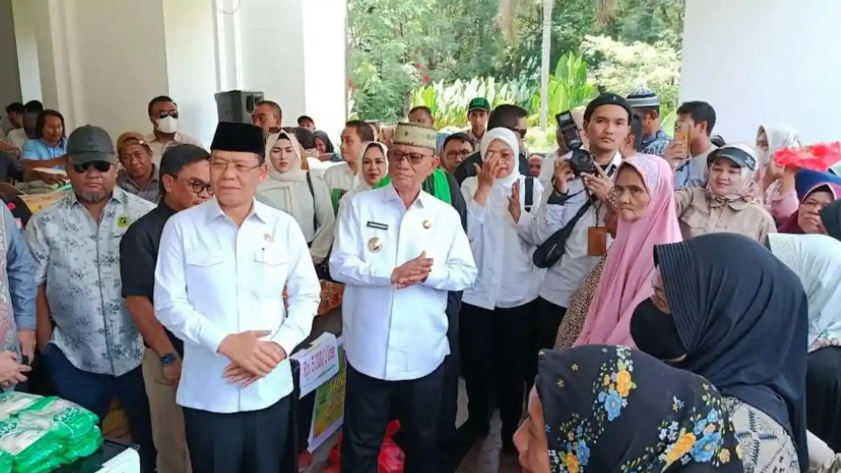Pasar Murah di Halaman Kantor Bupati Bone Bolango Gorontalo, Warga Tebus Sembako Harga Subsidi