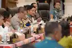 Pj-Gubernur-Sumut-Pimpin-Rapat-Iflasi-di-Kantor-Gubernur.jpg