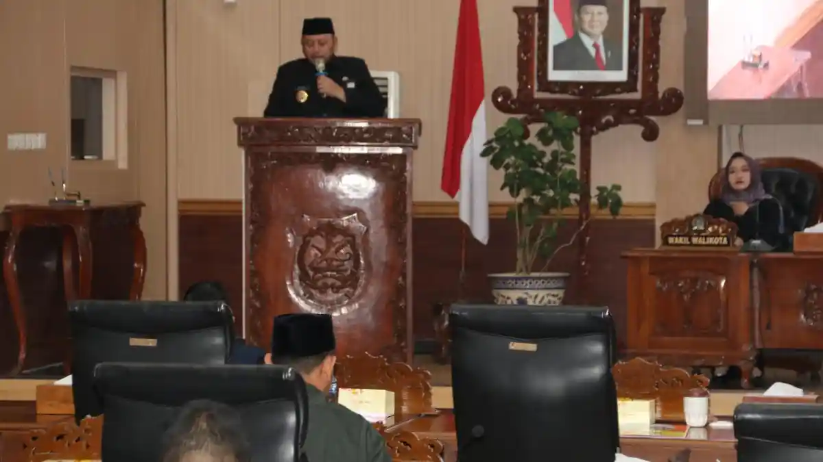 Dedy Yon Jelaskan Tiga Raperda Strategis Kota Tegal dalam Rapat ...