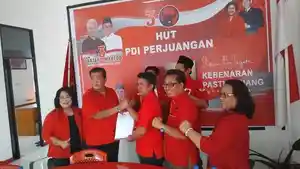 Pendaftaran-Bakal-Calon-Bupati-Simalungun-Yan-Santoso-Purba-di-DPC-PDI-P.jpg