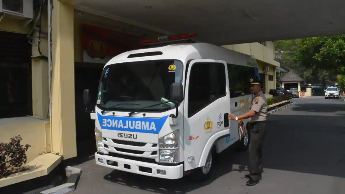 Polresta Solo Terima Bantuan Mobil Ambulans dari Perusahaan Gas Negara