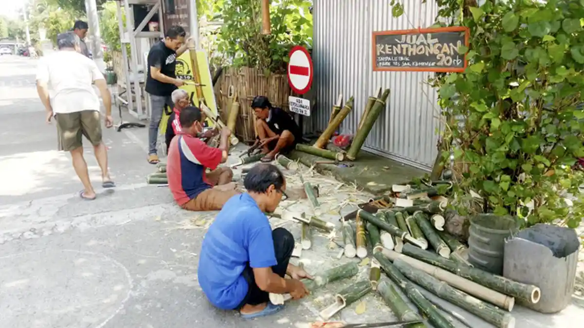 Bahan Tentukan Karakter Bunyi, Pengrajin Kentongan Asal Solo : Bambu Ori Ngebass & Bambu Legi Treble