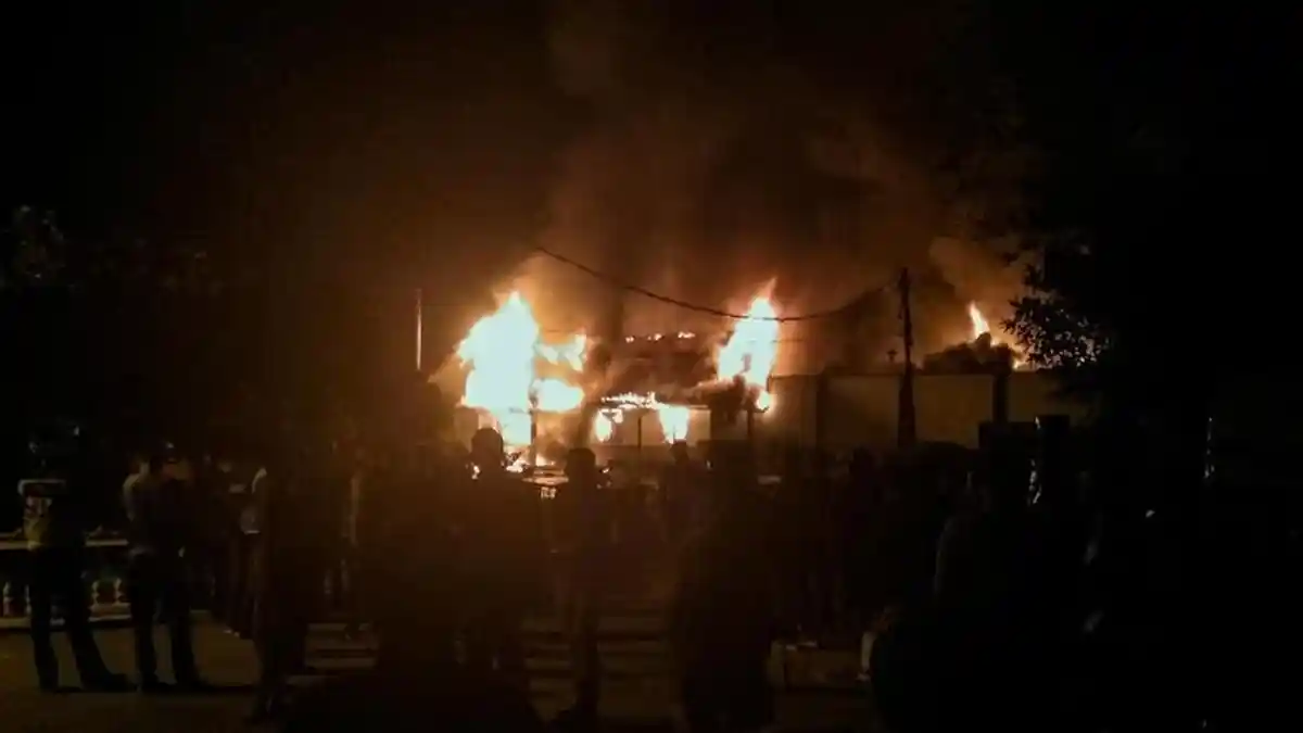 Suasana Mencekam Saat Rutan Siak Dibakar, Napi Kabur Usai Terjadi Baku Tembak dengan Polisi