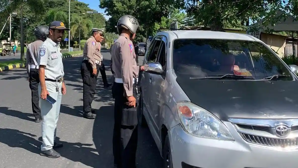 Razia Gabungan Operasi Kepatuhan Pajak Kendaraan Bermotor di Halmahera Utara