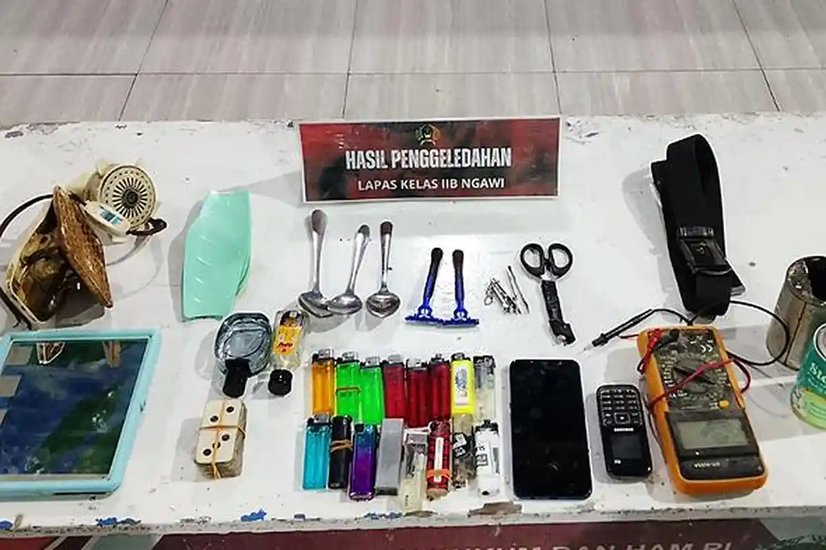 Razia Gabungan di Lapas Ngawi, Petugas Temukan Ponsel dan Benda Tajam