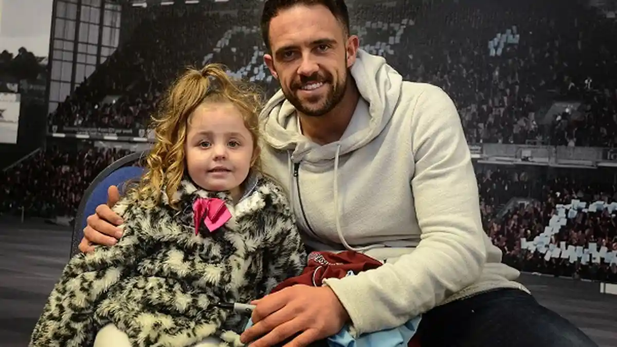 Danny Ings Bantu Wujudkan Daftar Keinginan Penderita Kelainan Genetik