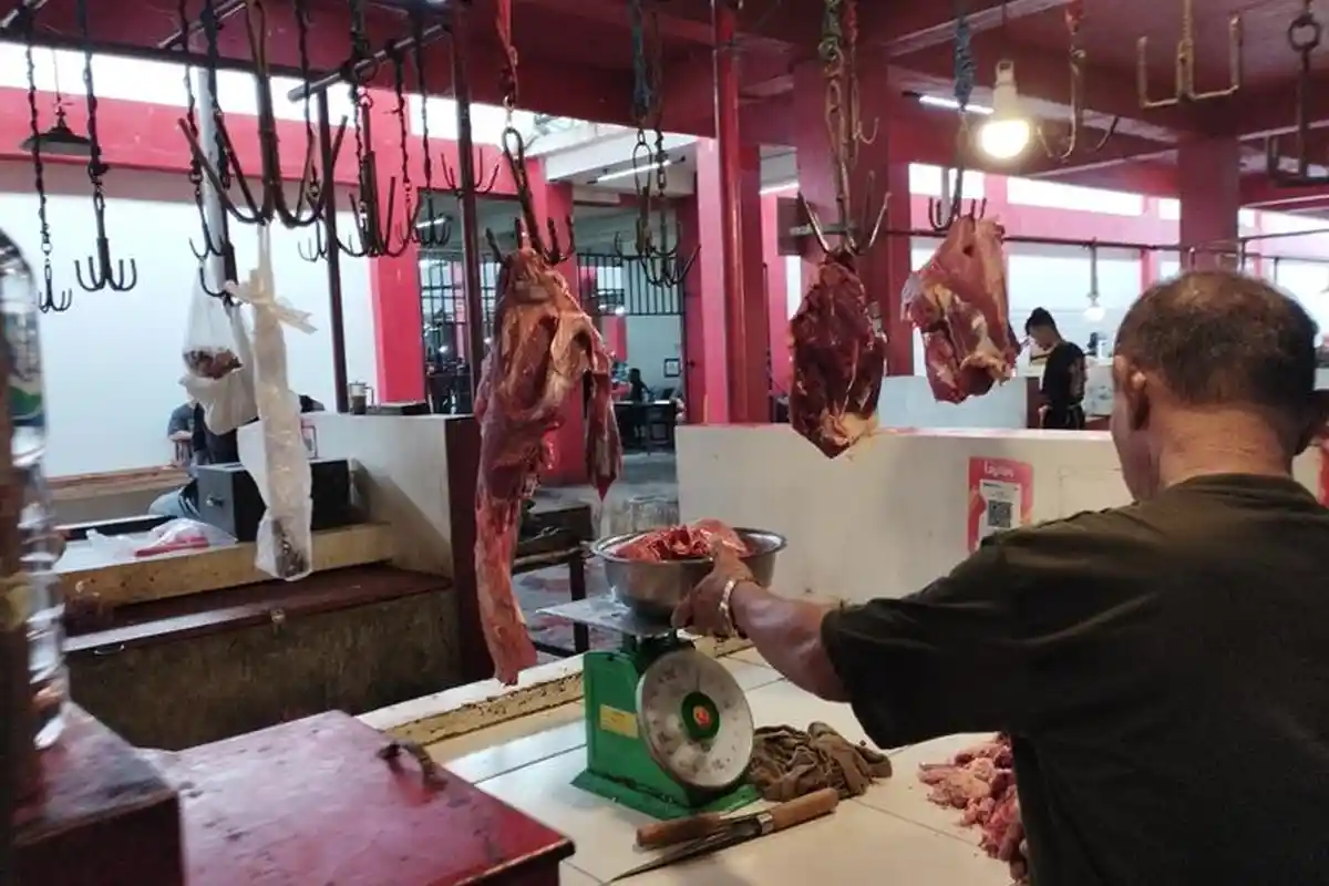 Jelang Hari Raya Kurban, Harga Daging Sapi di Pasar Bersehati Manado Masih Stabil