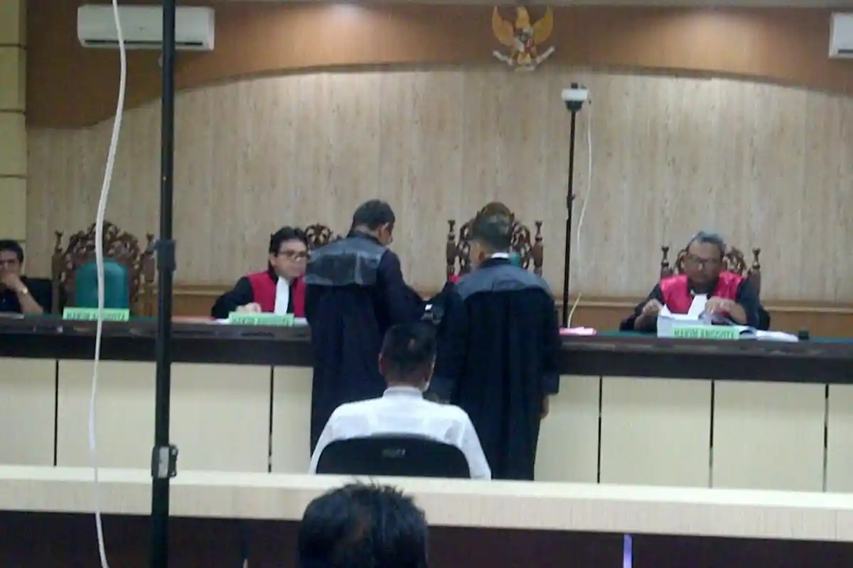 Irhami Duduk Sebagai Terdakwa