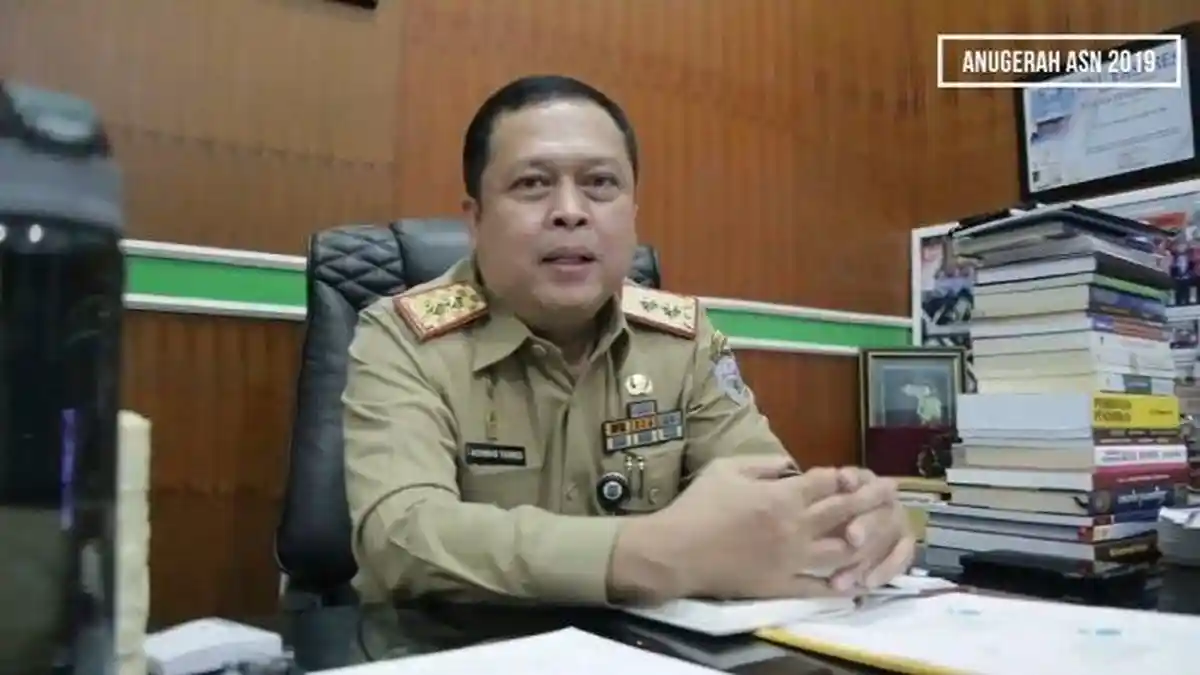 Ini Pejabat Punya 83 Gelar dan Dapat Rekor MURI, Dr Drs Ir SE SH ST MT M.Si MH M.Pd Ph.D + 72 Lagi