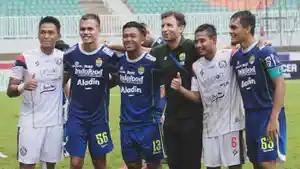 bagas-adi-kiri-dan-rekannya-evan-dimas-dua-kanan-saat-b.jpg