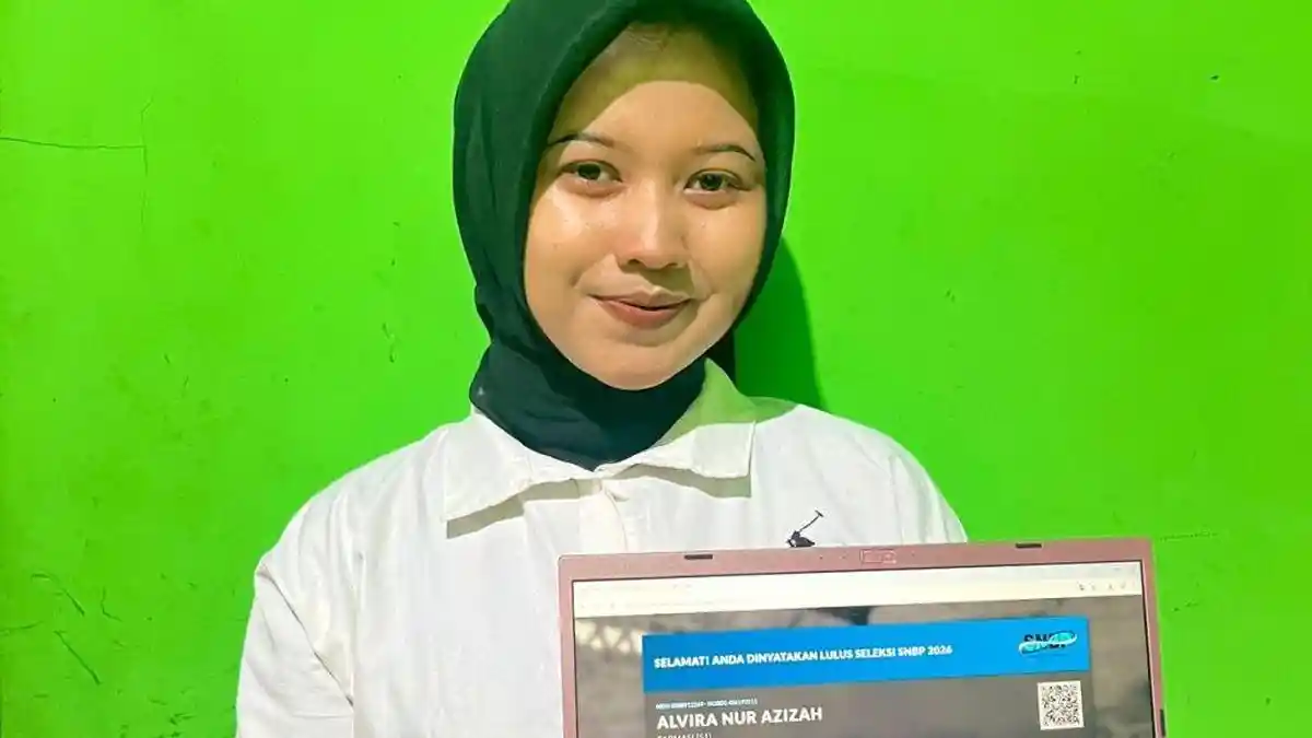SOSOK Alvira Lolos Farmasi Unair Jalur SNBP Pada Usia 14 Tahun, Ternyata Masuk TK Usia 3 Tahun