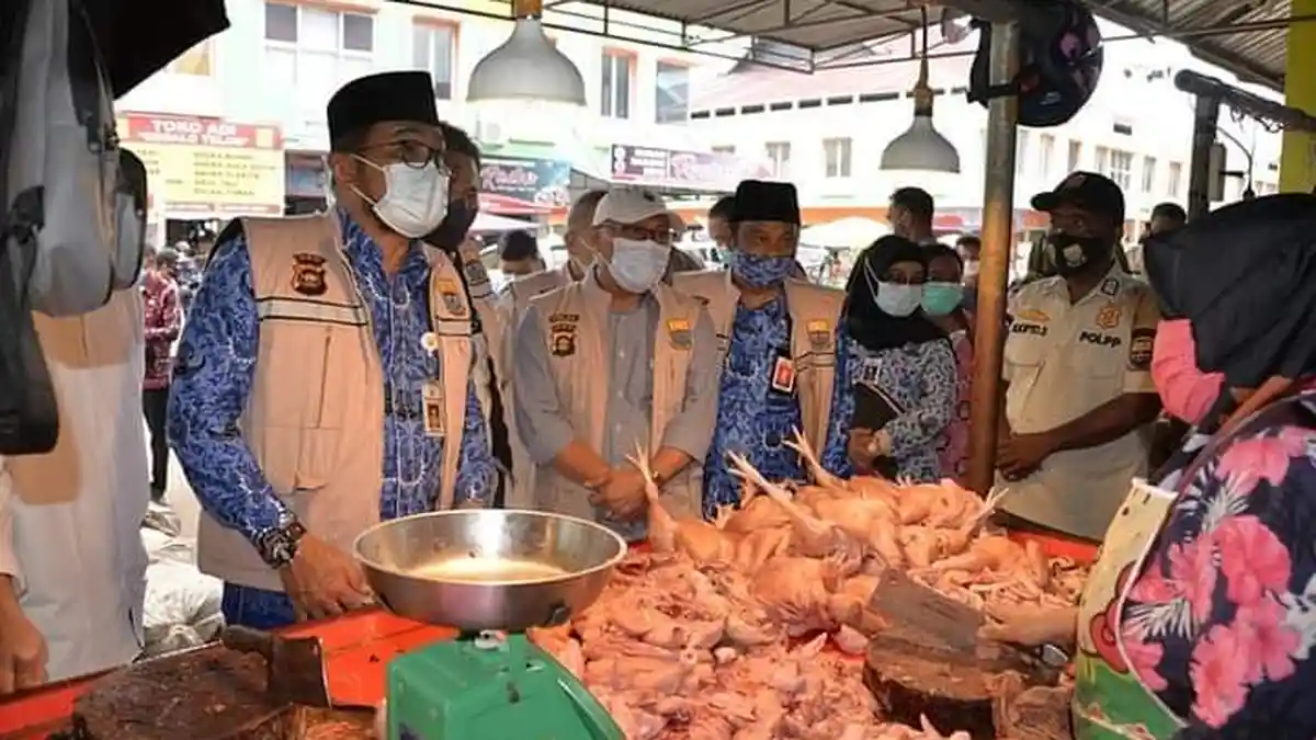 Pantau Ketersediaan Pangan Jelang Ramadhan, Sudirman Sidak ke Pasar Angso Duo