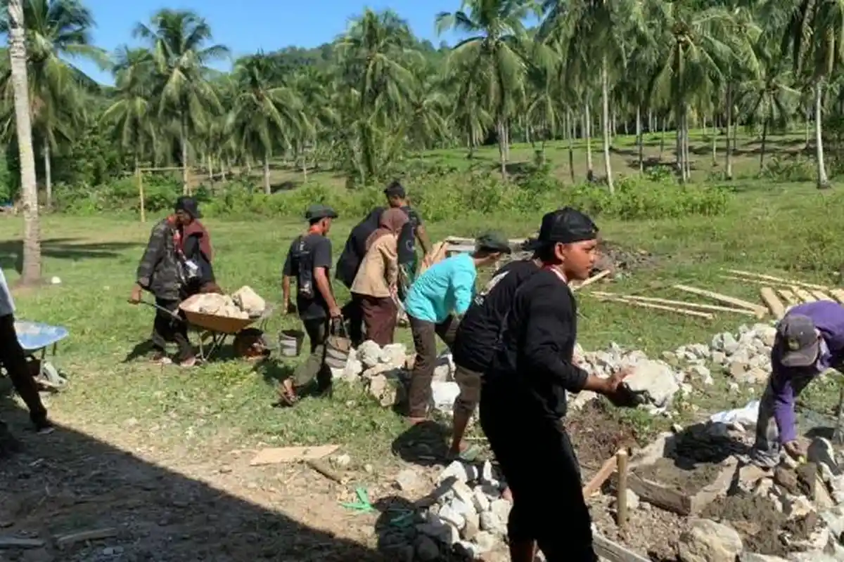 Kontingen Pramuka Walisongo Terapkan Bina Masyarakat Melalui Bakti Desa PWN PTK XVI