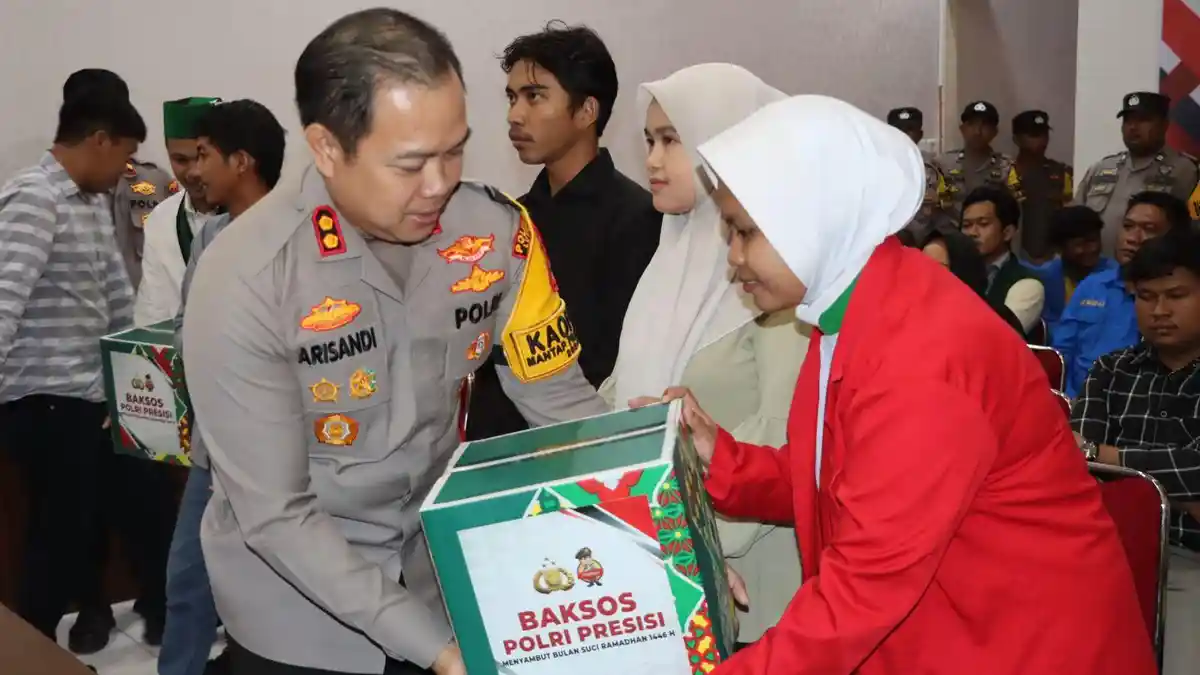 Polres Luwu Gandeng Mahasiswa dan OKP, Bagikan 100 Paket Bantuan Jelang Ramadan