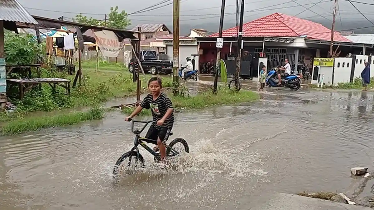 2 Jam Diguyur Hujan, Hati-hati Banyak Genangan Air di Kota Palu