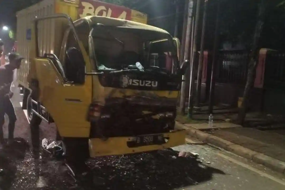 Kecelakaan Lalu Lintas, Sopir Mobil Boks Tabrak Bus Sinar Jaya, Nekat Mengemudi Saat Mengantuk