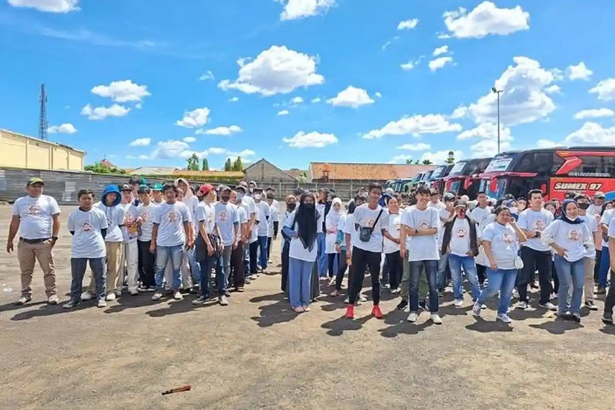 Pemuda Mahasiswa Nusantara Bantu Ratusan Perantau Mudik Gratis dari Tangerang Selatan ke 8 Tujuan