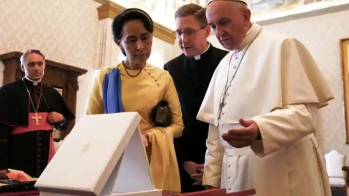 Paus Fransiskus Akan Kunjungi Myanmar di Tengah Tragedi Rohingya