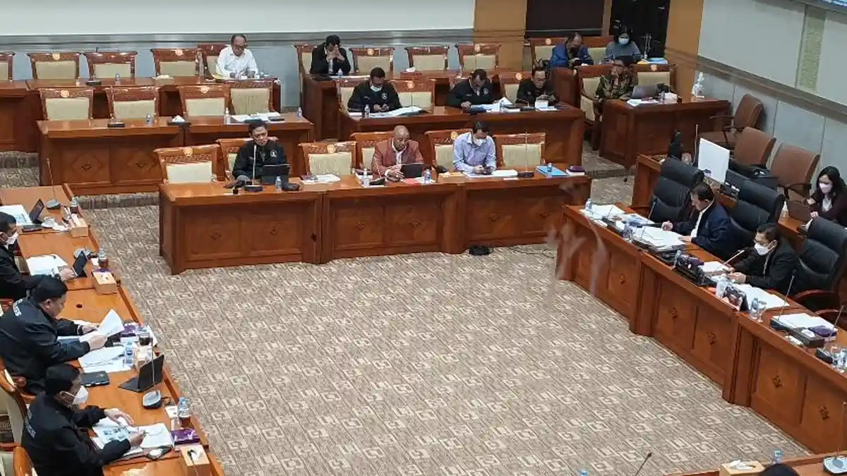 Komisi III DPR dan BNN Kompak Kenakan Jaket Bertuliskan 'War on Drugs'