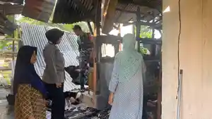 Polsek-Ciamis-Datangi-Korban-Kebakaran-Lal.jpg