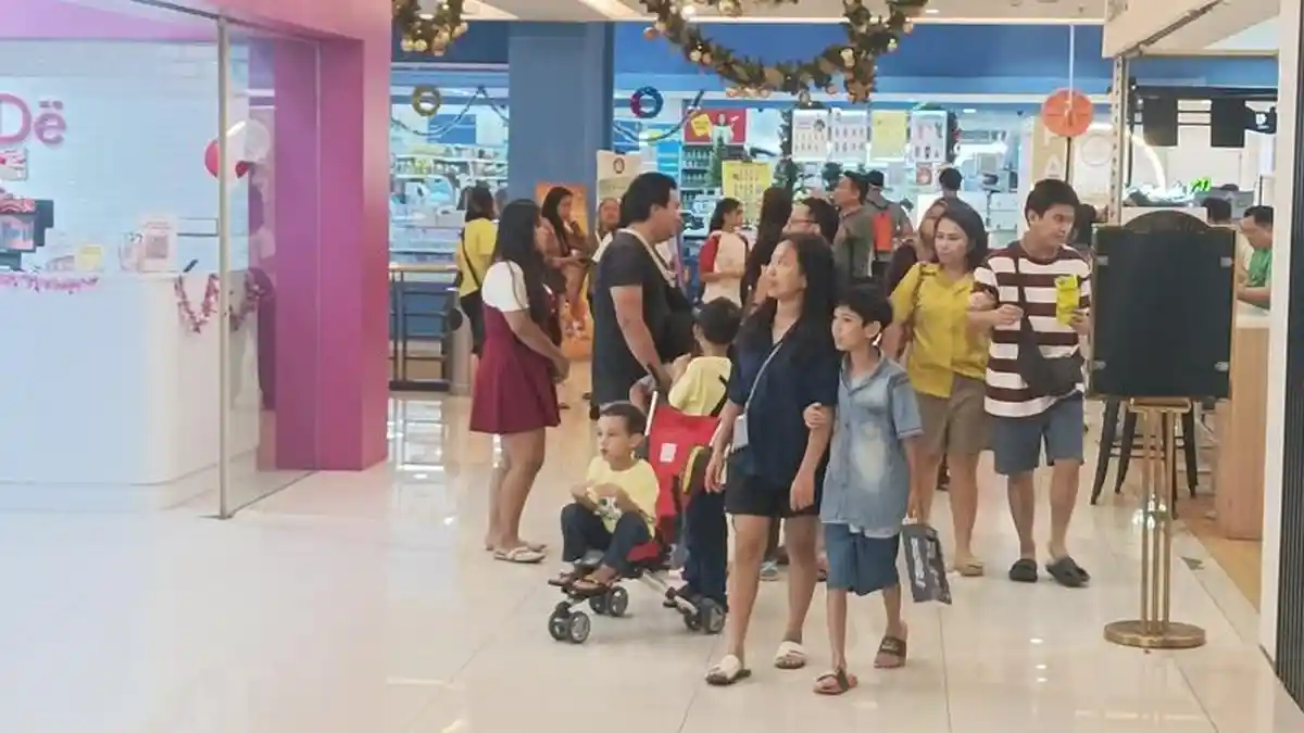 Natal Kedua di Manado, Warga Padati Pusat Perbelanjaan