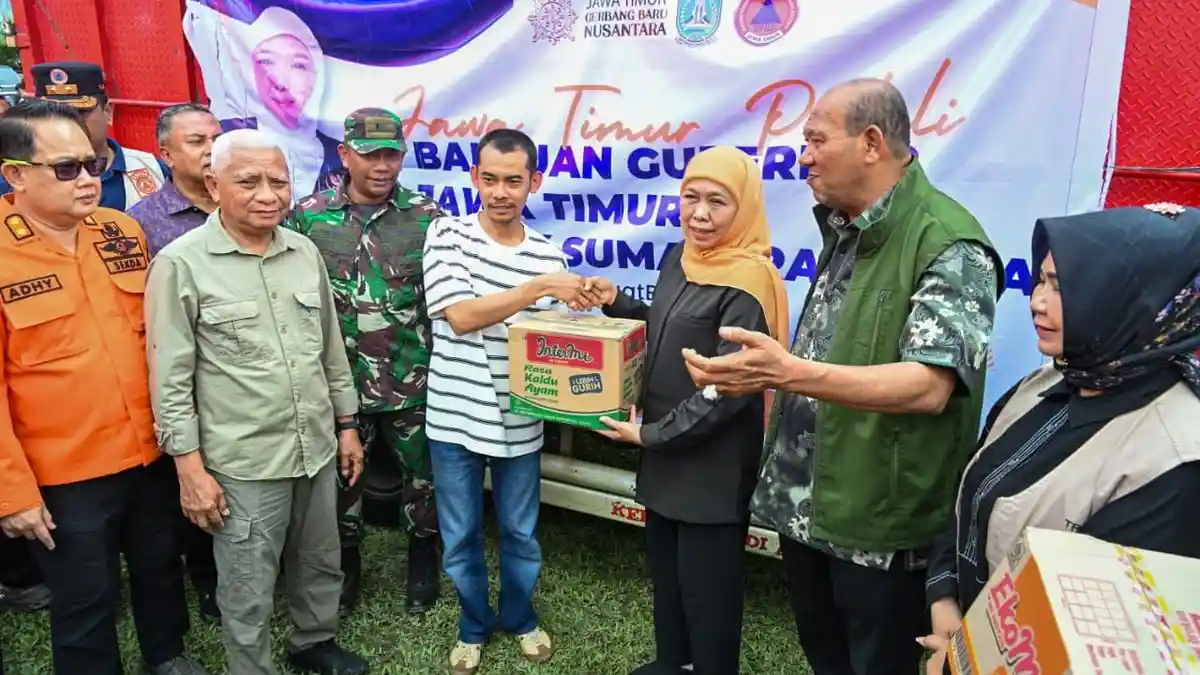 Gubernur Jatim Sambangi Pengungsi Banjir di Hinai, Bupati Langkat: Bantuan Terus Bergulir
