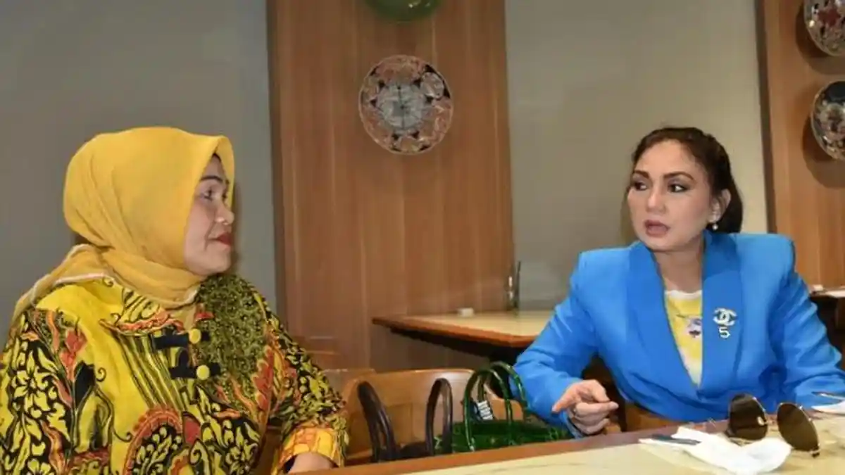 Tebar Kebahagiaan, Nia Daniaty Bagi-bagi Rezeki di Tengah Pandemi