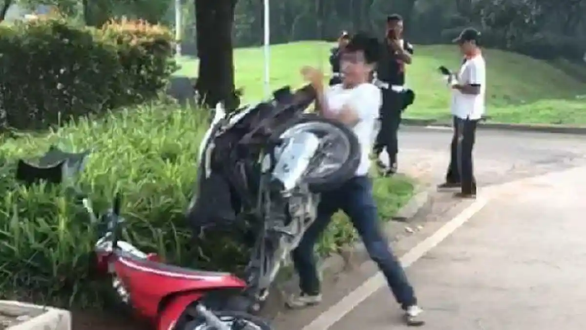 Dibully Karena Aksinya Rusak Motor, Adi Saputra Tawari Jasa Bongkar Kandang Ayam Untuk Netizen