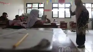 siswa-SD-belajar-di-sekolah-2.jpg